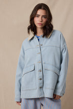 Load image into Gallery viewer, WASHED DENIM UTILITY JACKET
