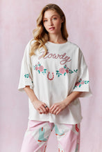 Load image into Gallery viewer, HOWDY HORSESHOE T-SHIRT
