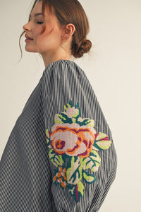 FLORAL EMBROIDERED TOP