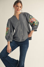 Load image into Gallery viewer, FLORAL EMBROIDERED TOP
