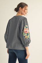 Load image into Gallery viewer, FLORAL EMBROIDERED TOP
