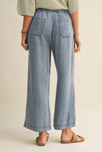Load image into Gallery viewer, TENCEL CROPPED DENIM PANTS
