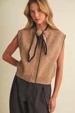 Load image into Gallery viewer, SCALLOP TRIM TIE NECK VEST

