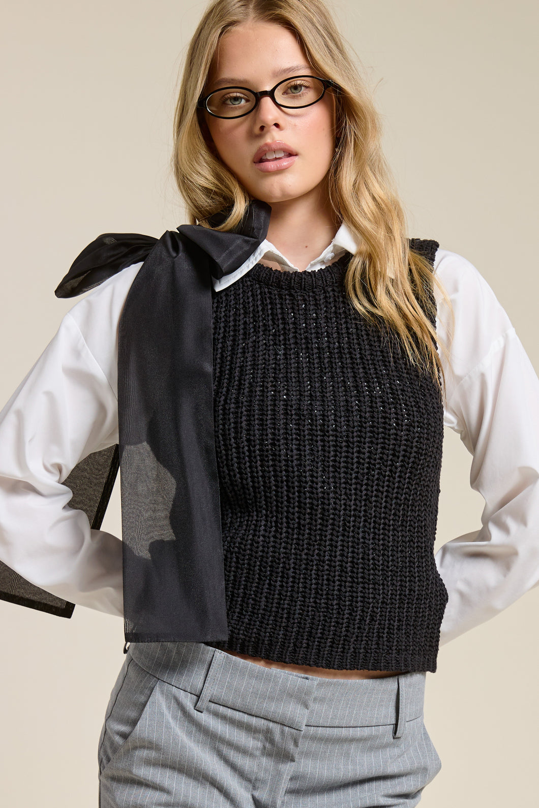 BLACK SHOULDER BOW SWEATER VEST