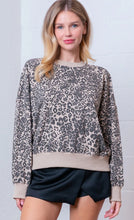 Load image into Gallery viewer, SOFT LEOPARD PULLOVER
