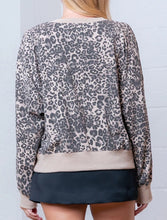 Load image into Gallery viewer, SOFT LEOPARD PULLOVER
